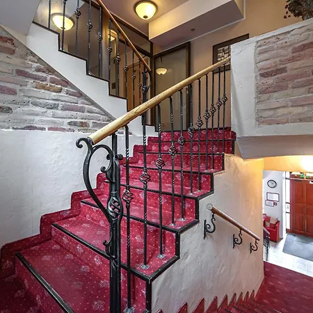 Alexa Old Town Hotel